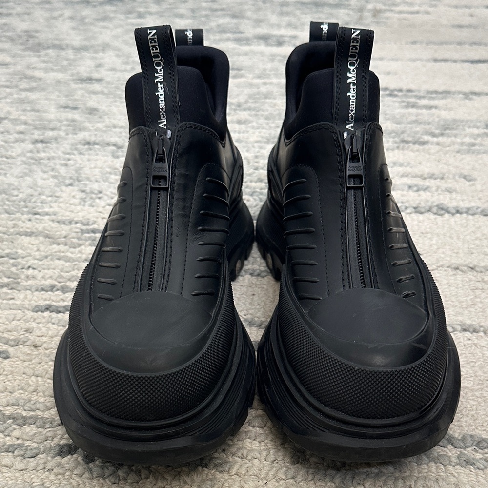 Alexander McQueen  Men's Black Zipper Boots
